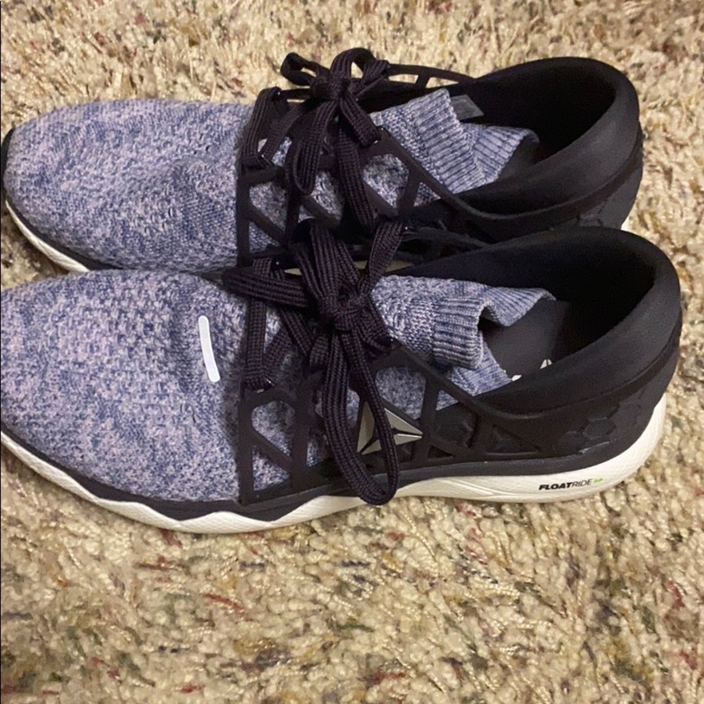 Womens Reebok float ride 9.5 never worn